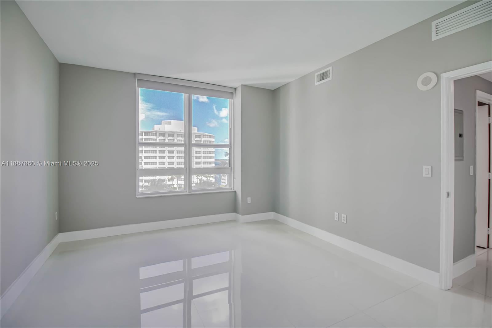 951 Brickell Ave #1402, Miami FL 33131