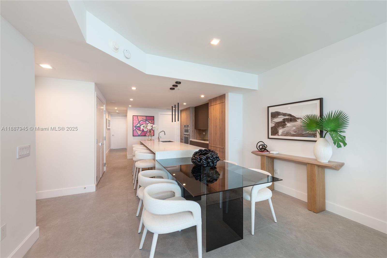 3801 Collins Ave #1502, Miami Beach FL 33140