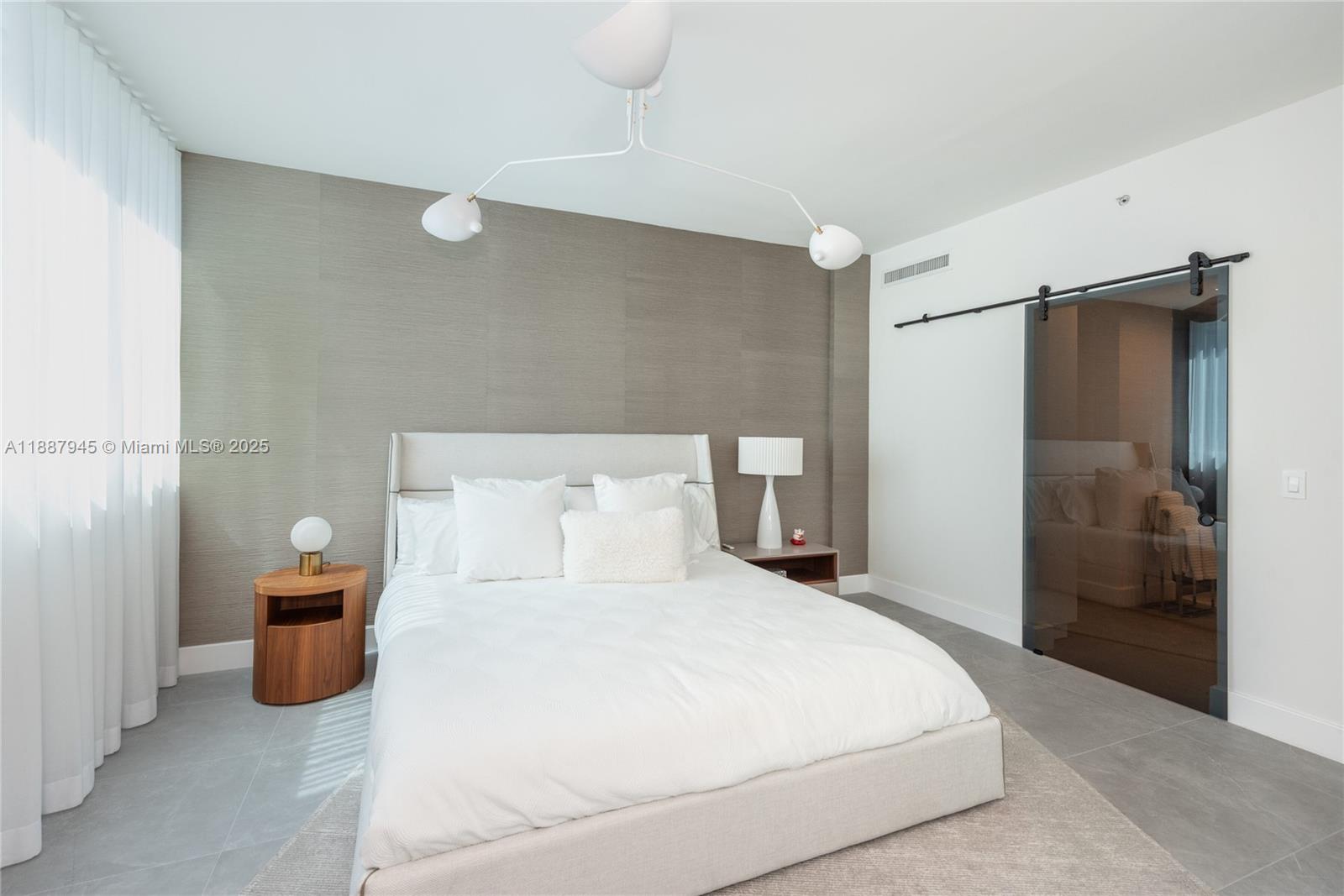 3801 Collins Ave #1502, Miami Beach FL 33140