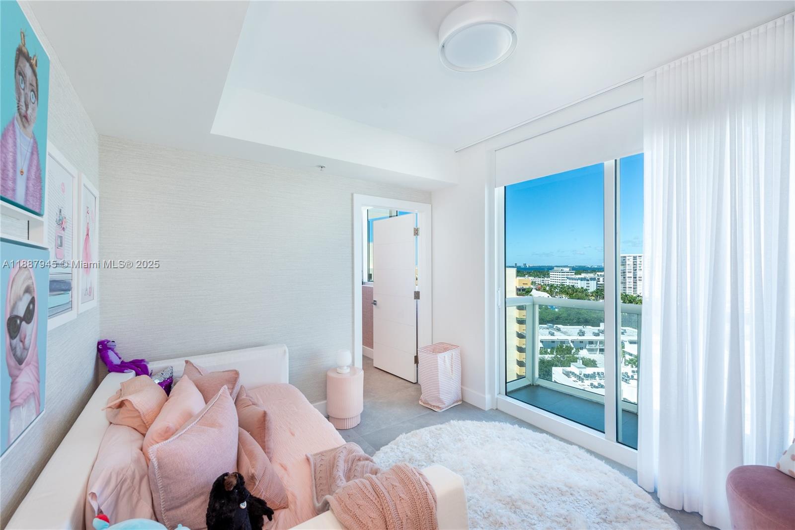 3801 Collins Ave #1502, Miami Beach FL 33140