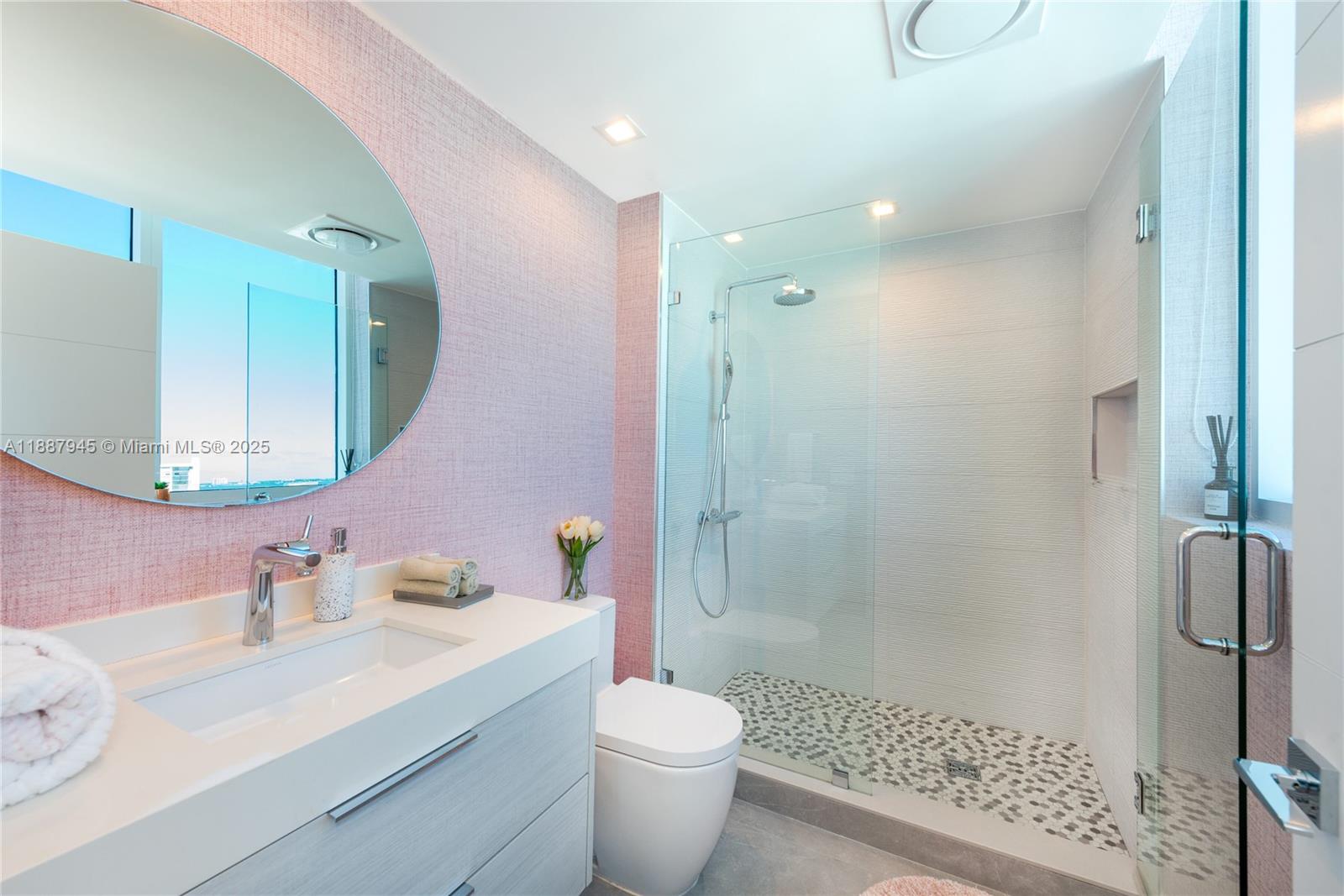 3801 Collins Ave #1502, Miami Beach FL 33140