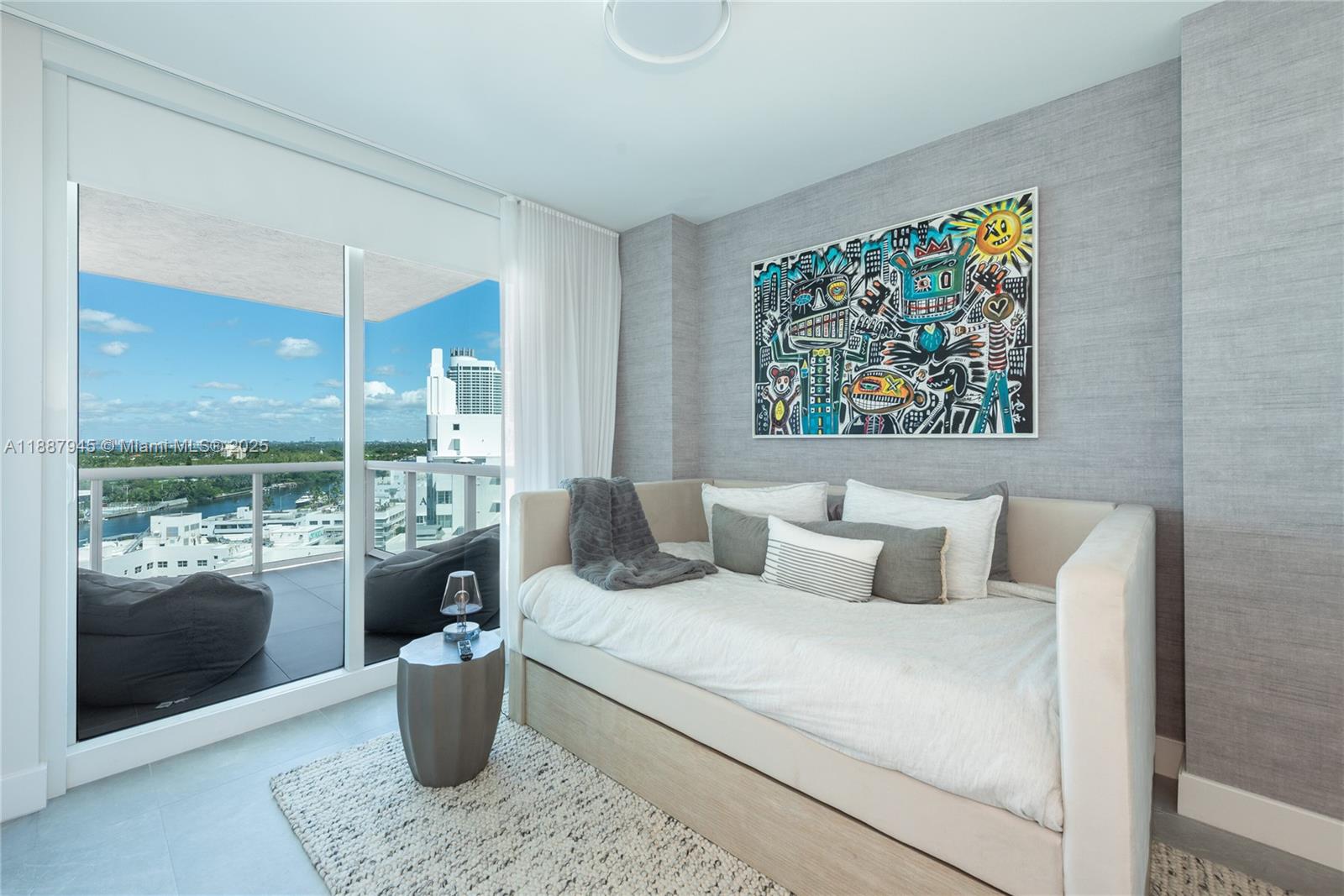 3801 Collins Ave #1502, Miami Beach FL 33140