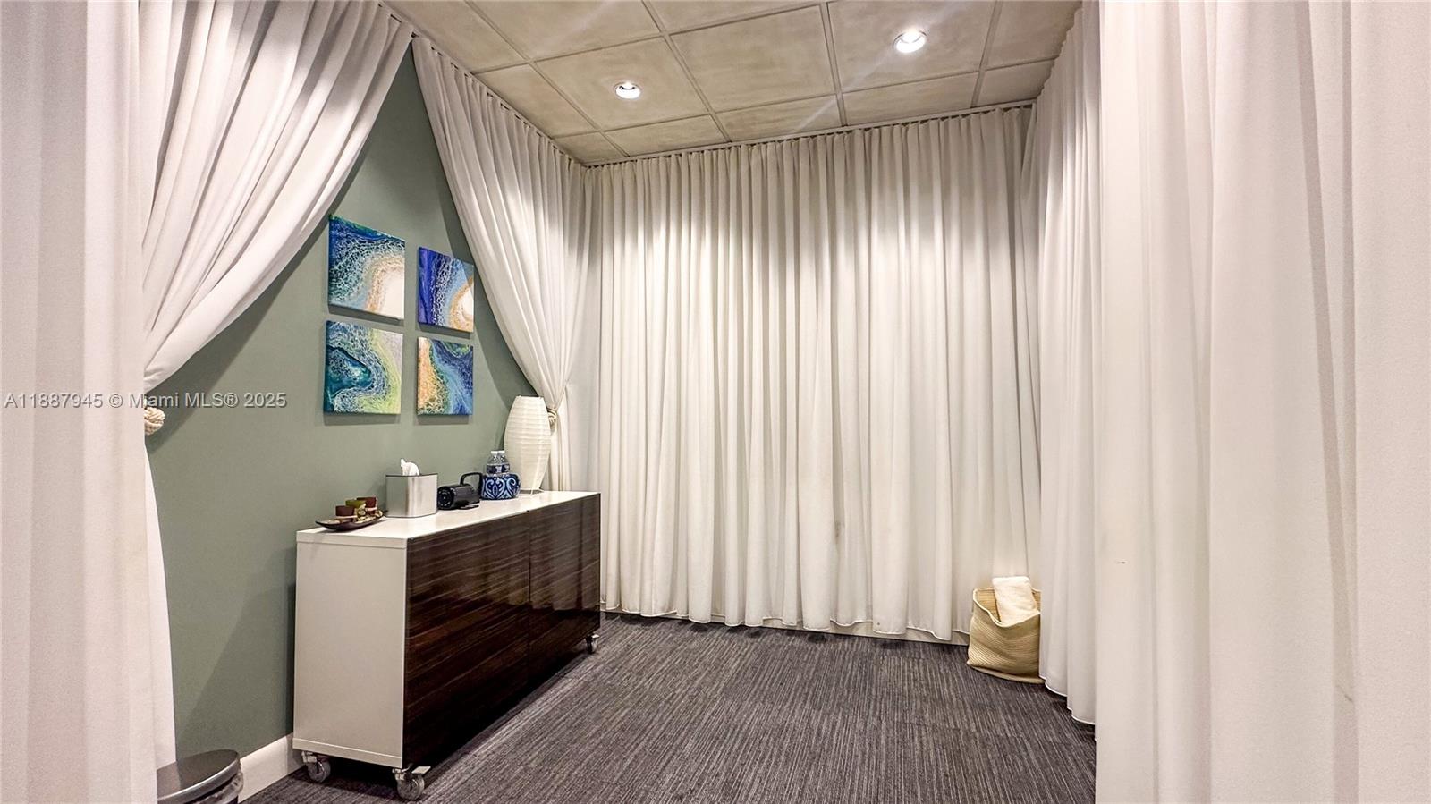 3801 Collins Ave #1502, Miami Beach FL 33140