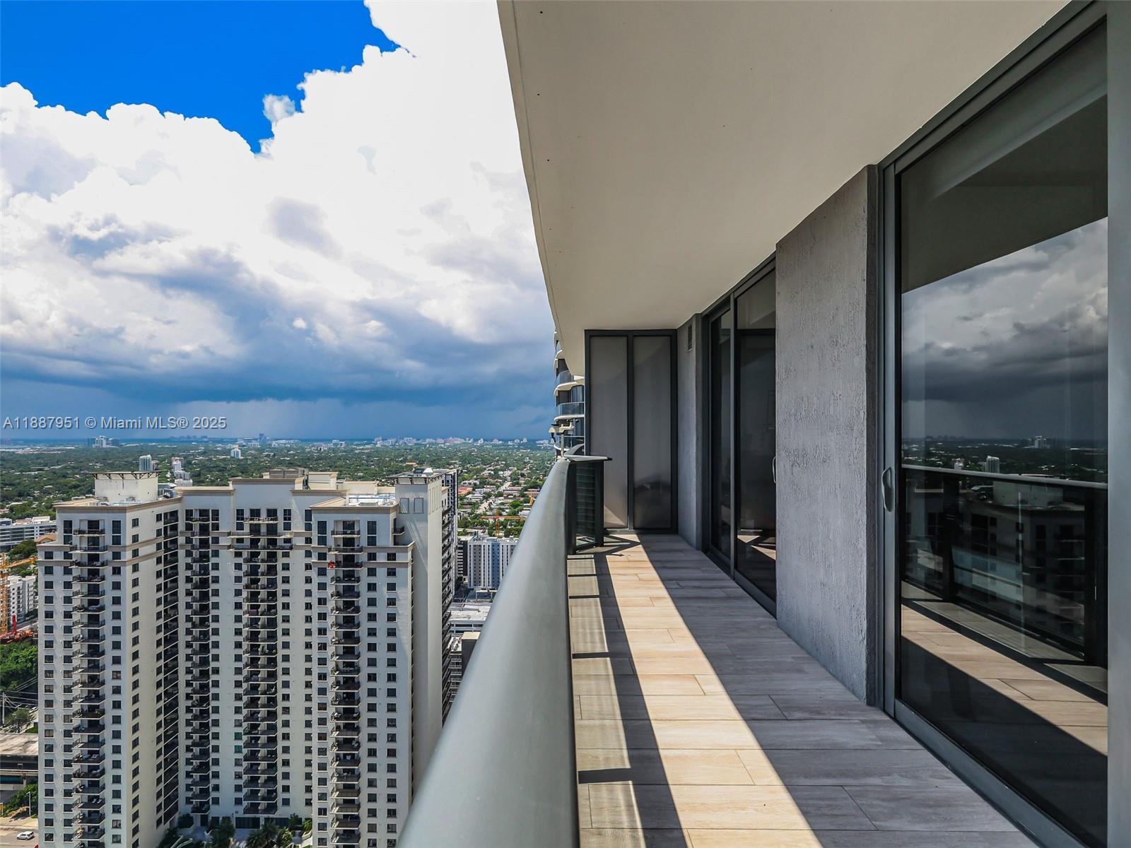 45 SW 9th St #3905, Miami FL 33130