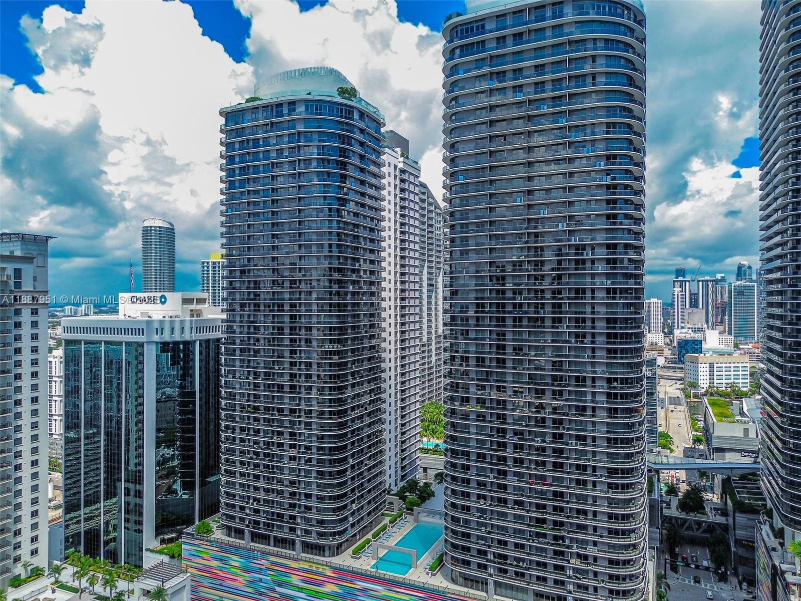 45 SW 9th St #3905, Miami FL 33130