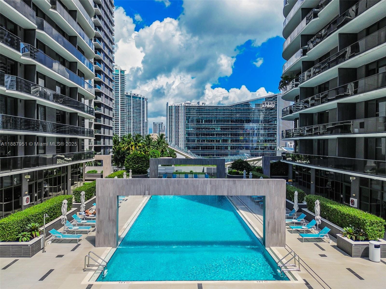 45 SW 9th St #3905, Miami FL 33130