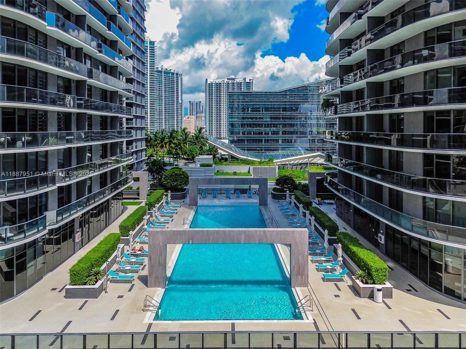 45 SW 9th St #3905, Miami FL 33130