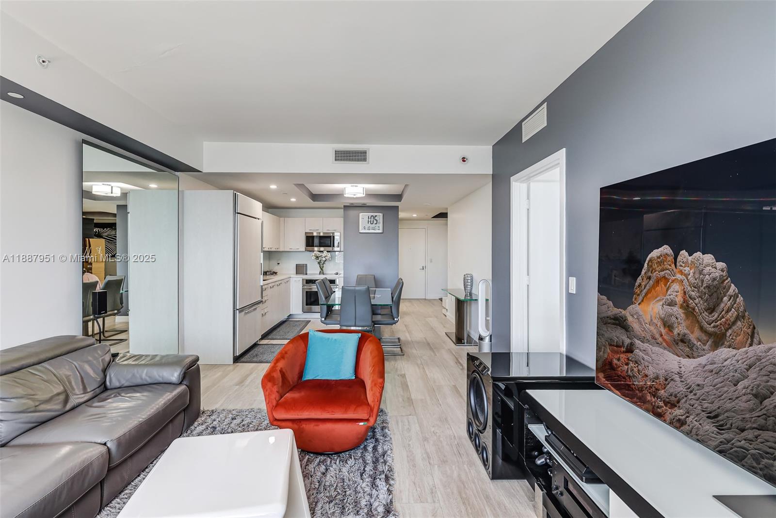 45 SW 9th St #3905, Miami FL 33130