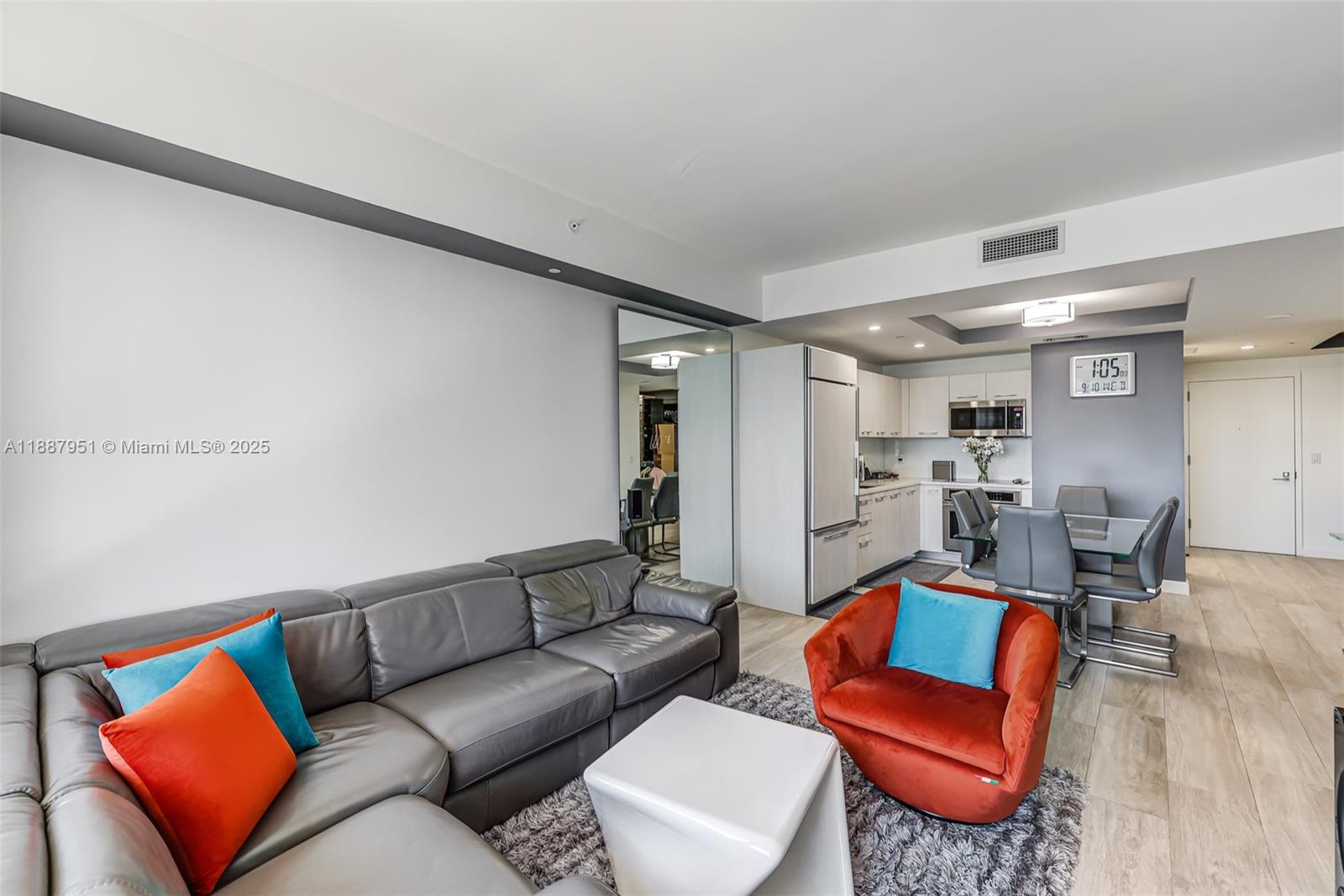 45 SW 9th St #3905, Miami FL 33130
