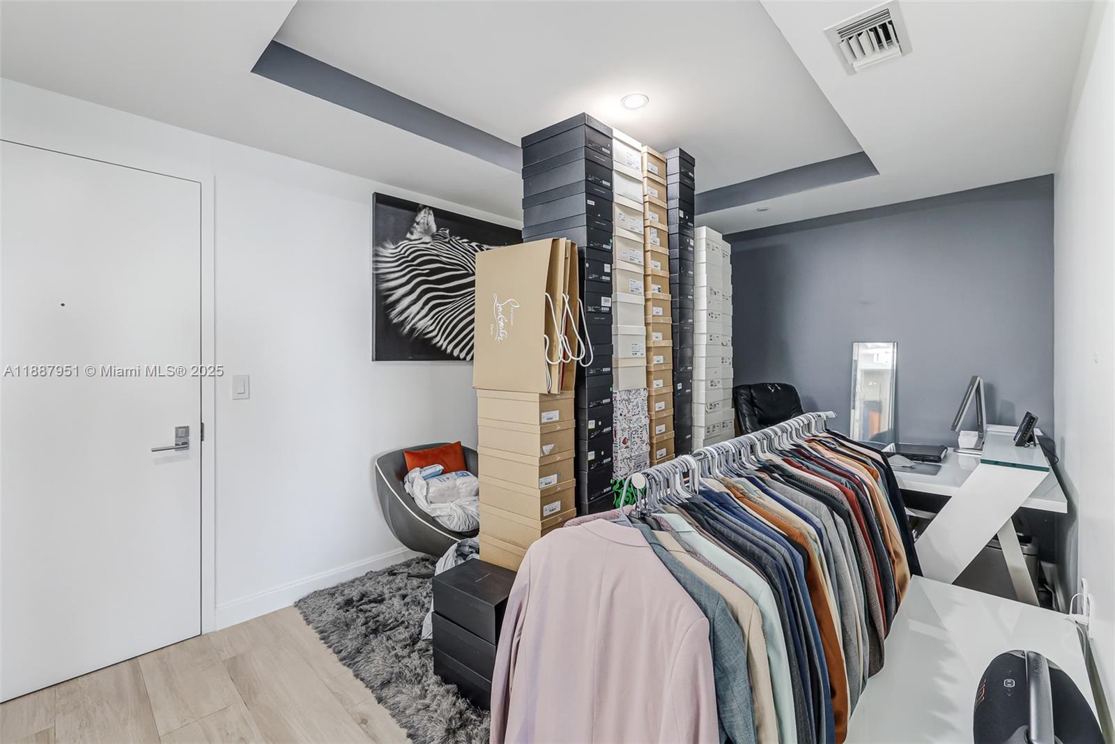45 SW 9th St #3905, Miami FL 33130