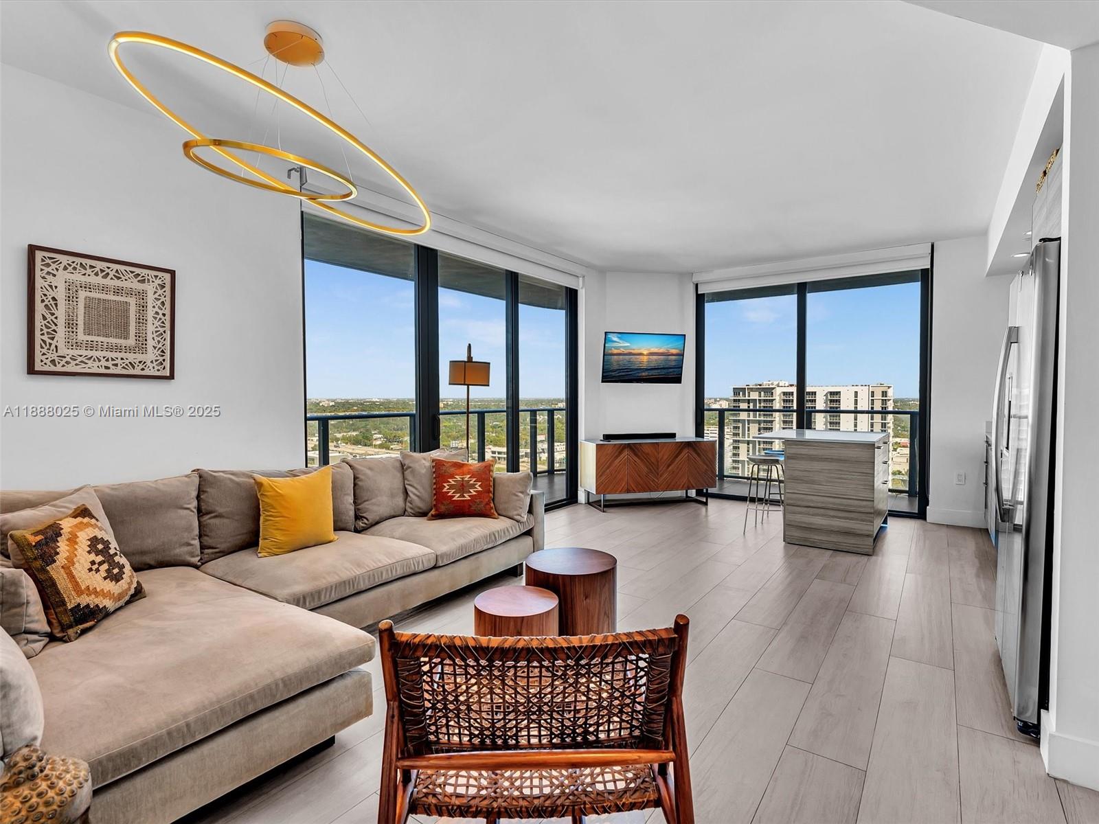 121 NE 34th St #2016, Miami FL 33137