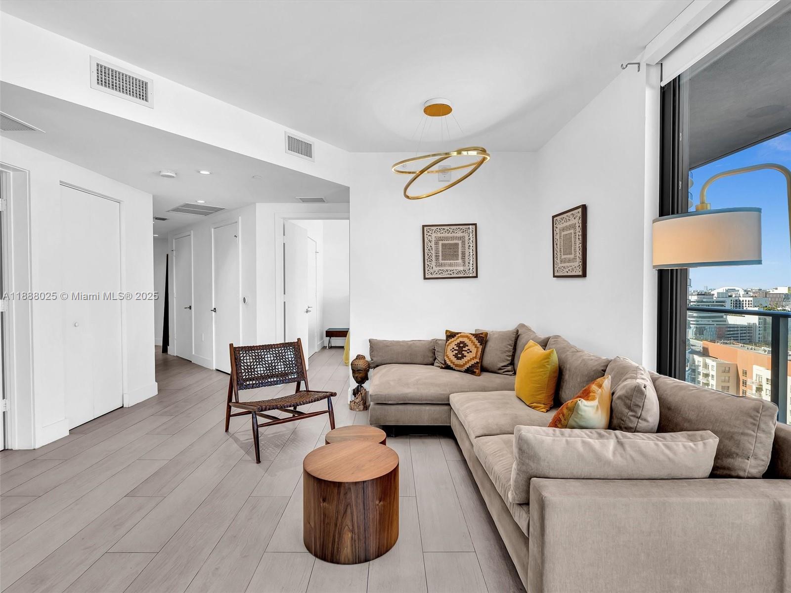 121 NE 34th St #2016, Miami FL 33137
