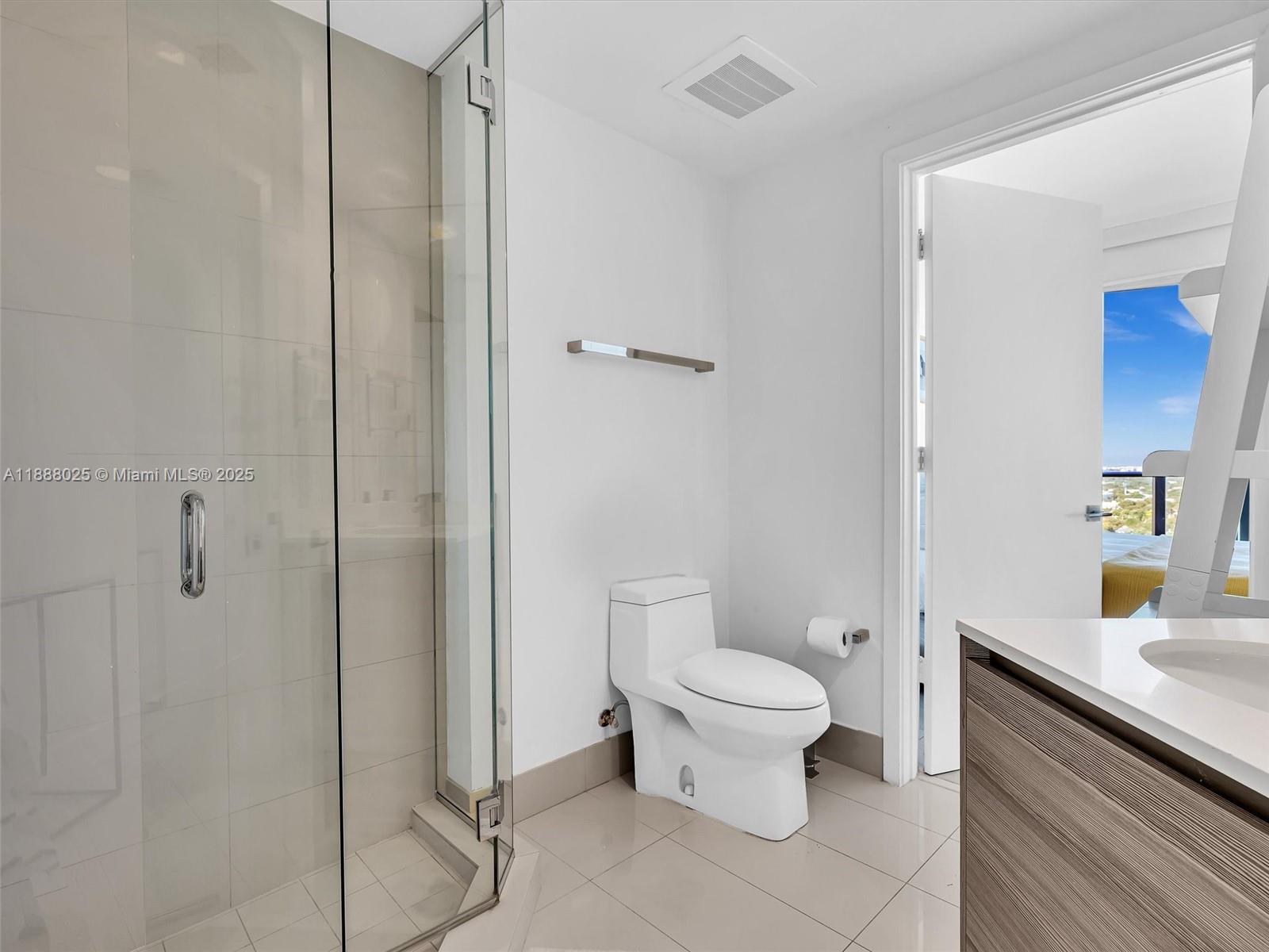121 NE 34th St #2016, Miami FL 33137