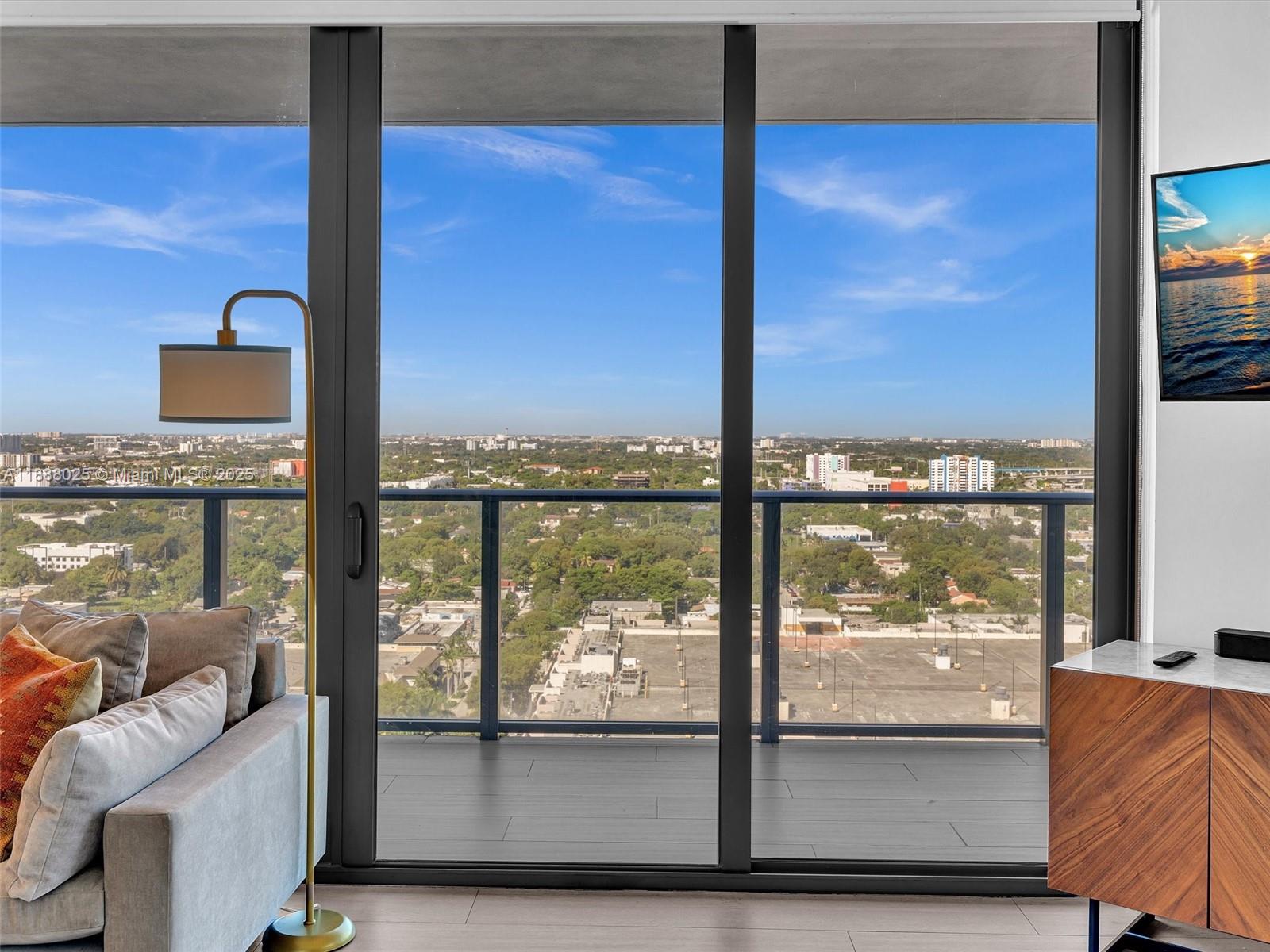 121 NE 34th St #2016, Miami FL 33137