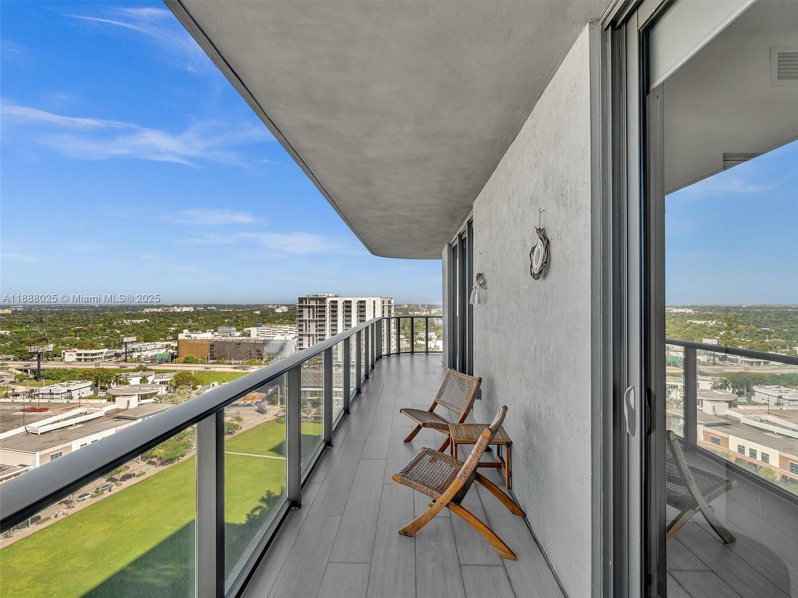 121 NE 34th St #2016, Miami FL 33137