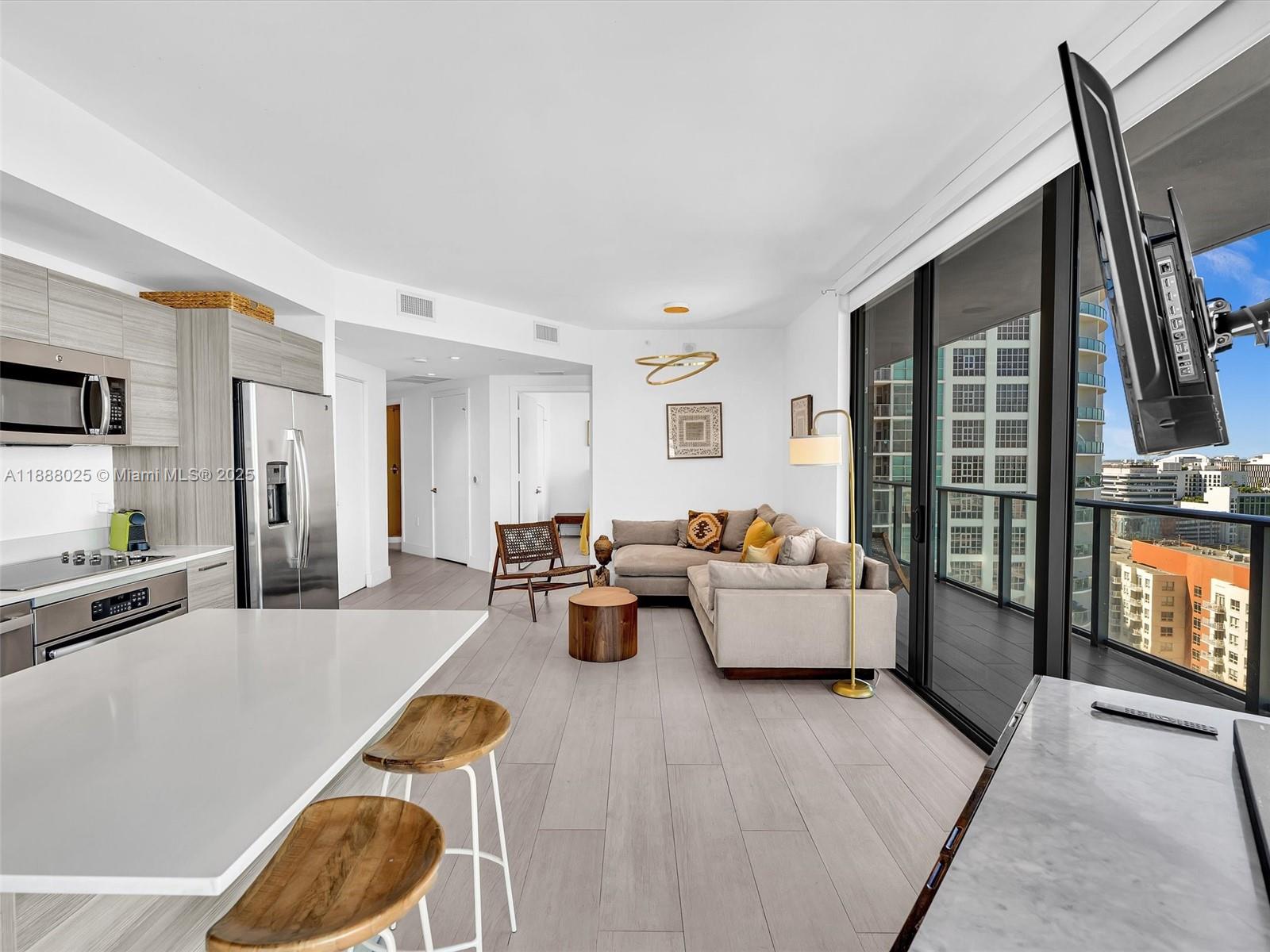 121 NE 34th St #2016, Miami FL 33137