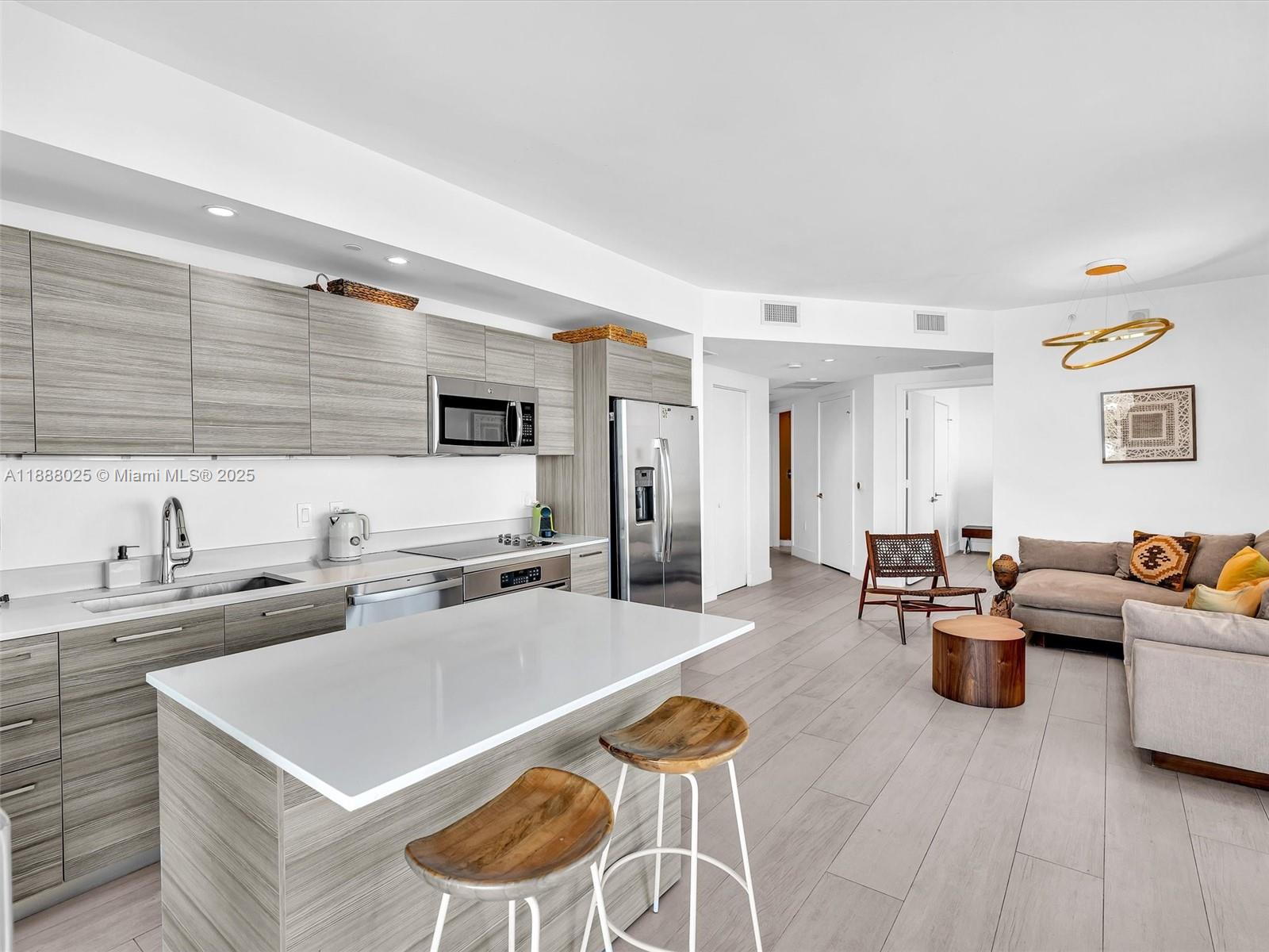 121 NE 34th St #2016, Miami FL 33137