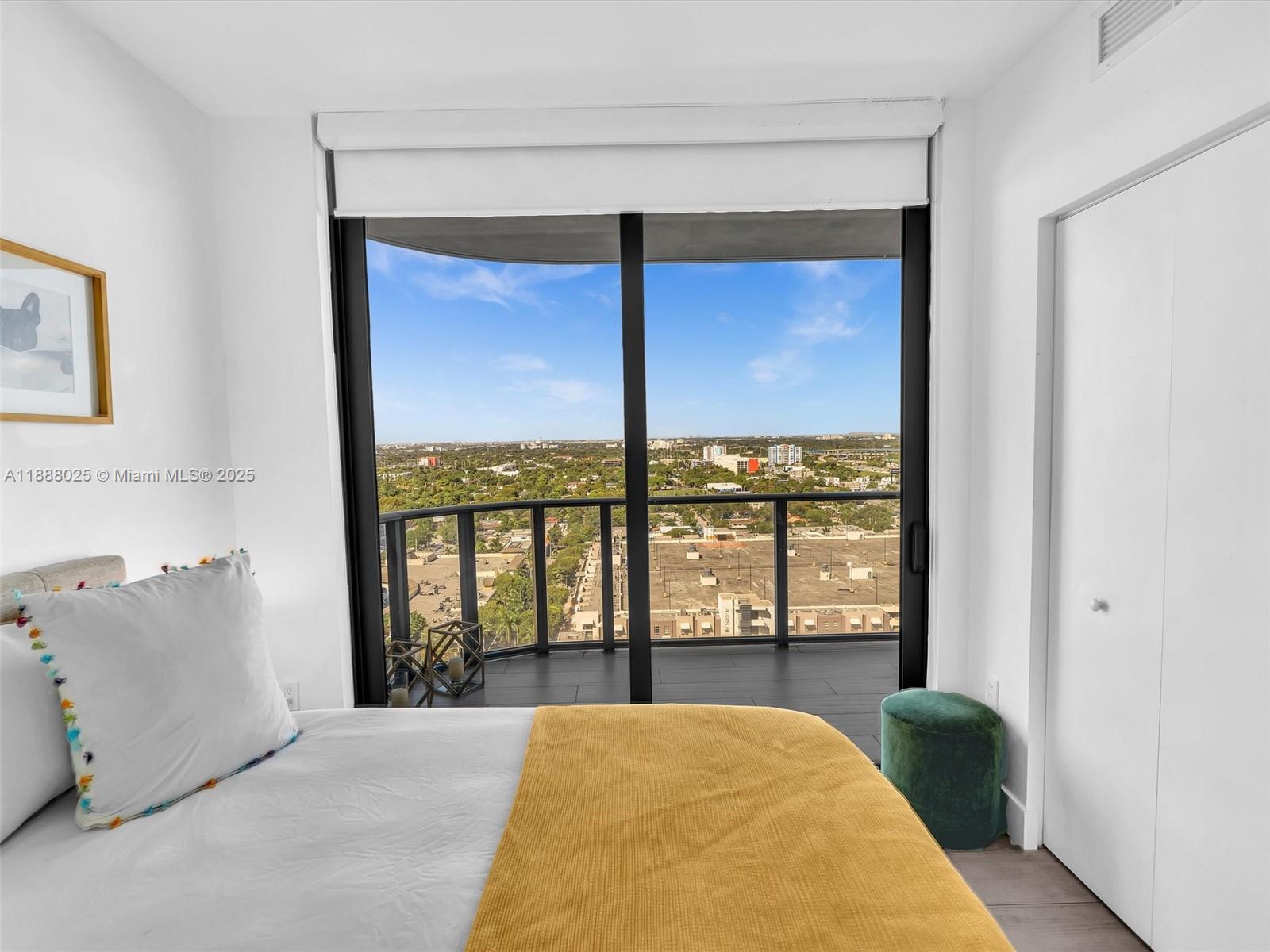 121 NE 34th St #2016, Miami FL 33137