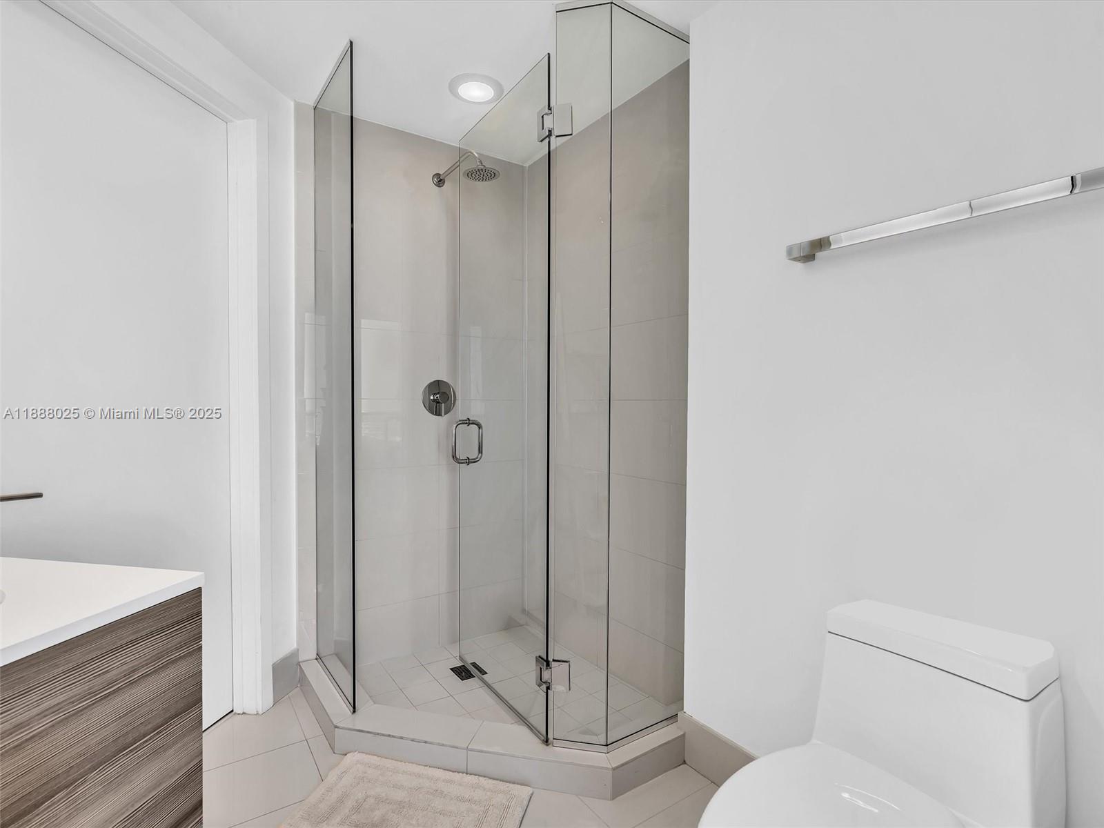 121 NE 34th St #2016, Miami FL 33137