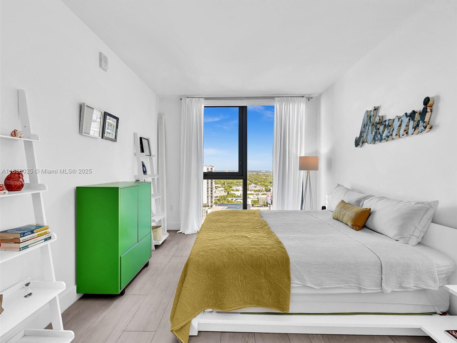 121 NE 34th St #2016, Miami FL 33137