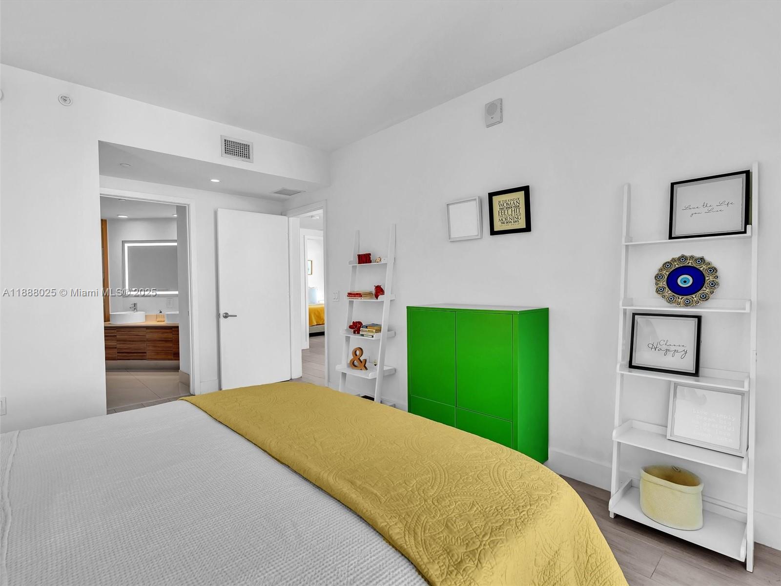 121 NE 34th St #2016, Miami FL 33137