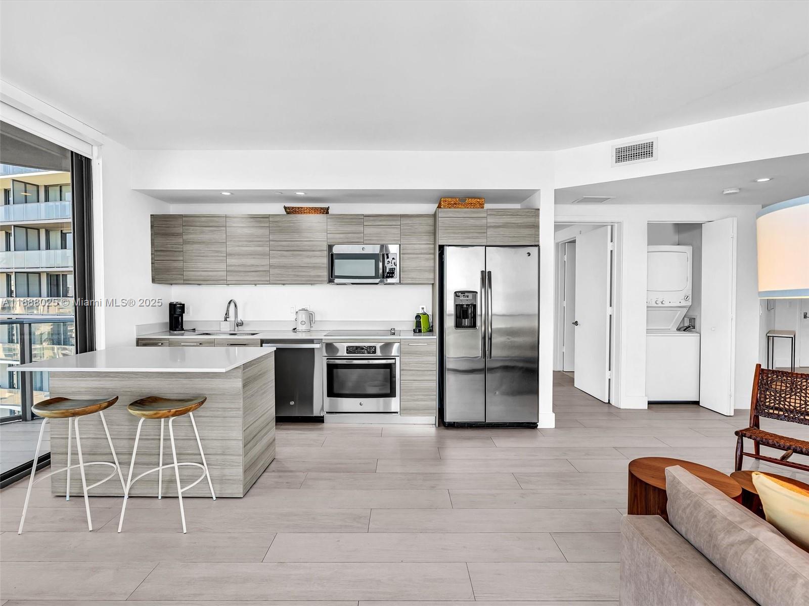 121 NE 34th St #2016, Miami FL 33137