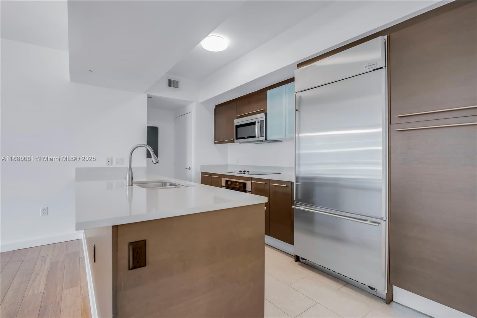 55 SE 6th St #3503, Miami FL 33131