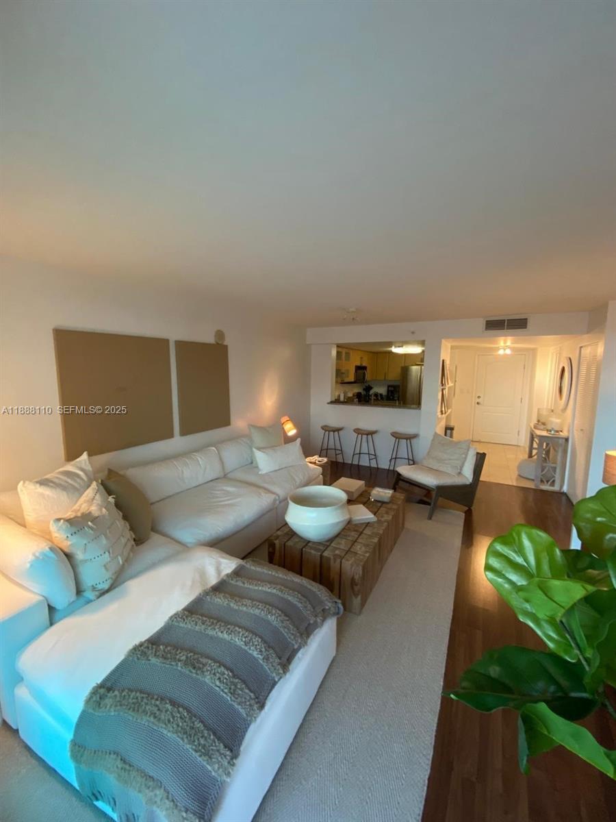 2101 Brickell Ave #2104, Miami FL 33129