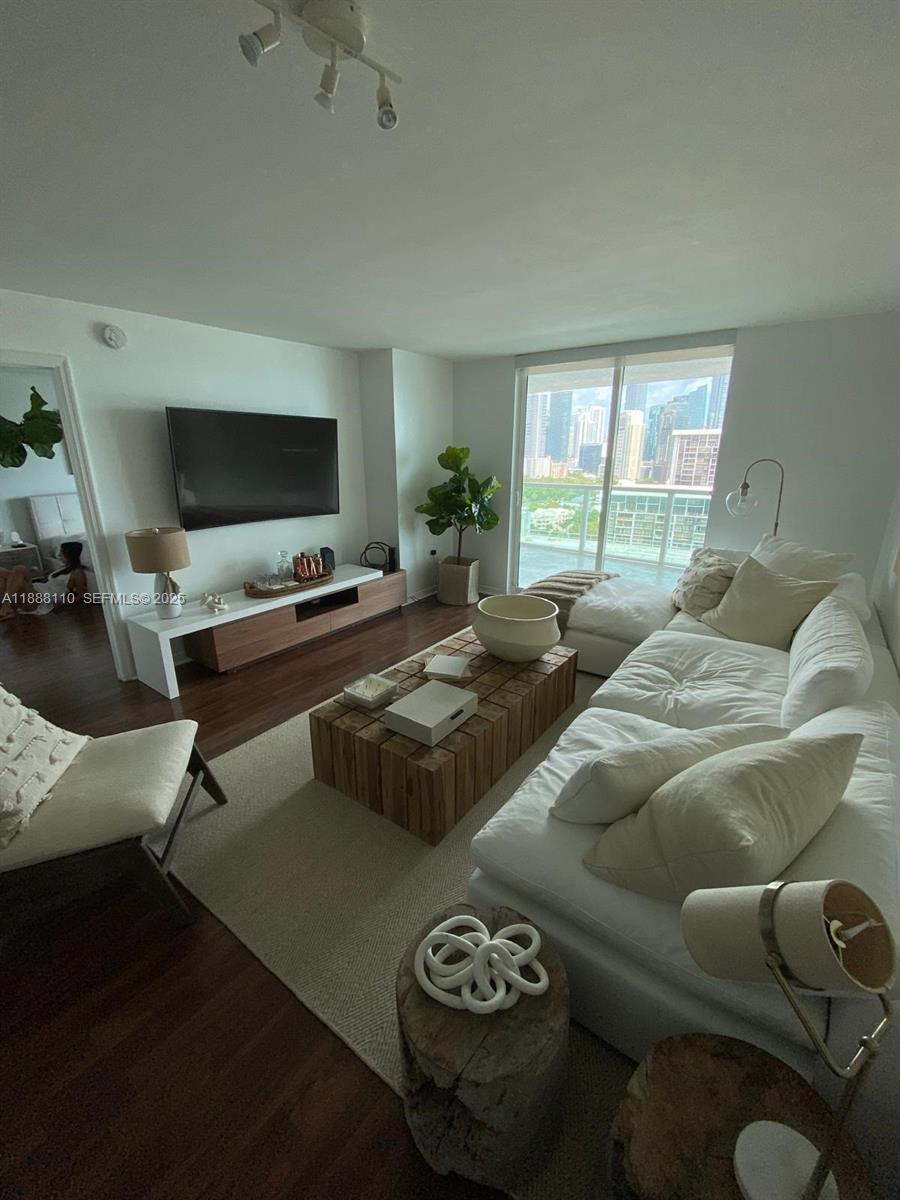 2101 Brickell Ave #2104, Miami FL 33129