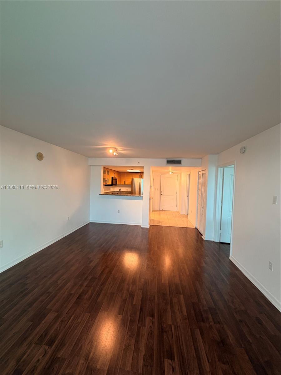 2101 Brickell Ave #2104, Miami FL 33129