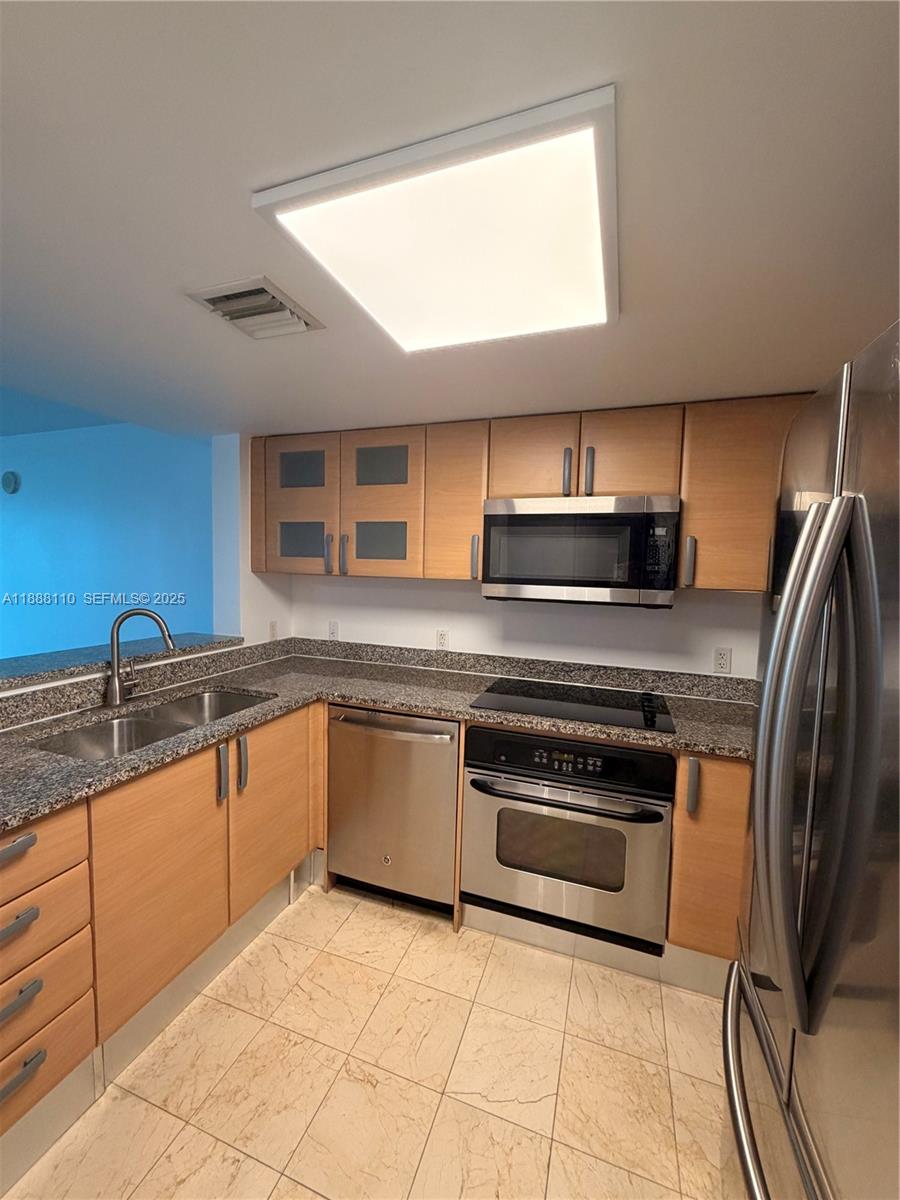 2101 Brickell Ave #2104, Miami FL 33129