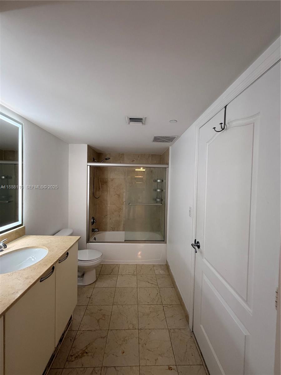 2101 Brickell Ave #2104, Miami FL 33129
