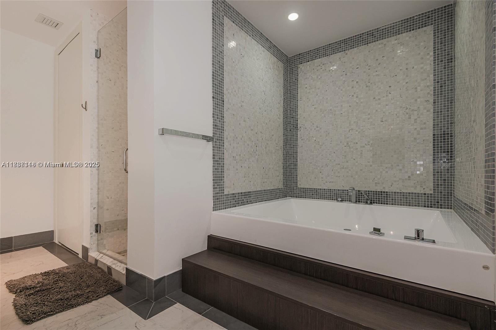 200 Biscayne Boulevard Way #5109, Miami FL 33131