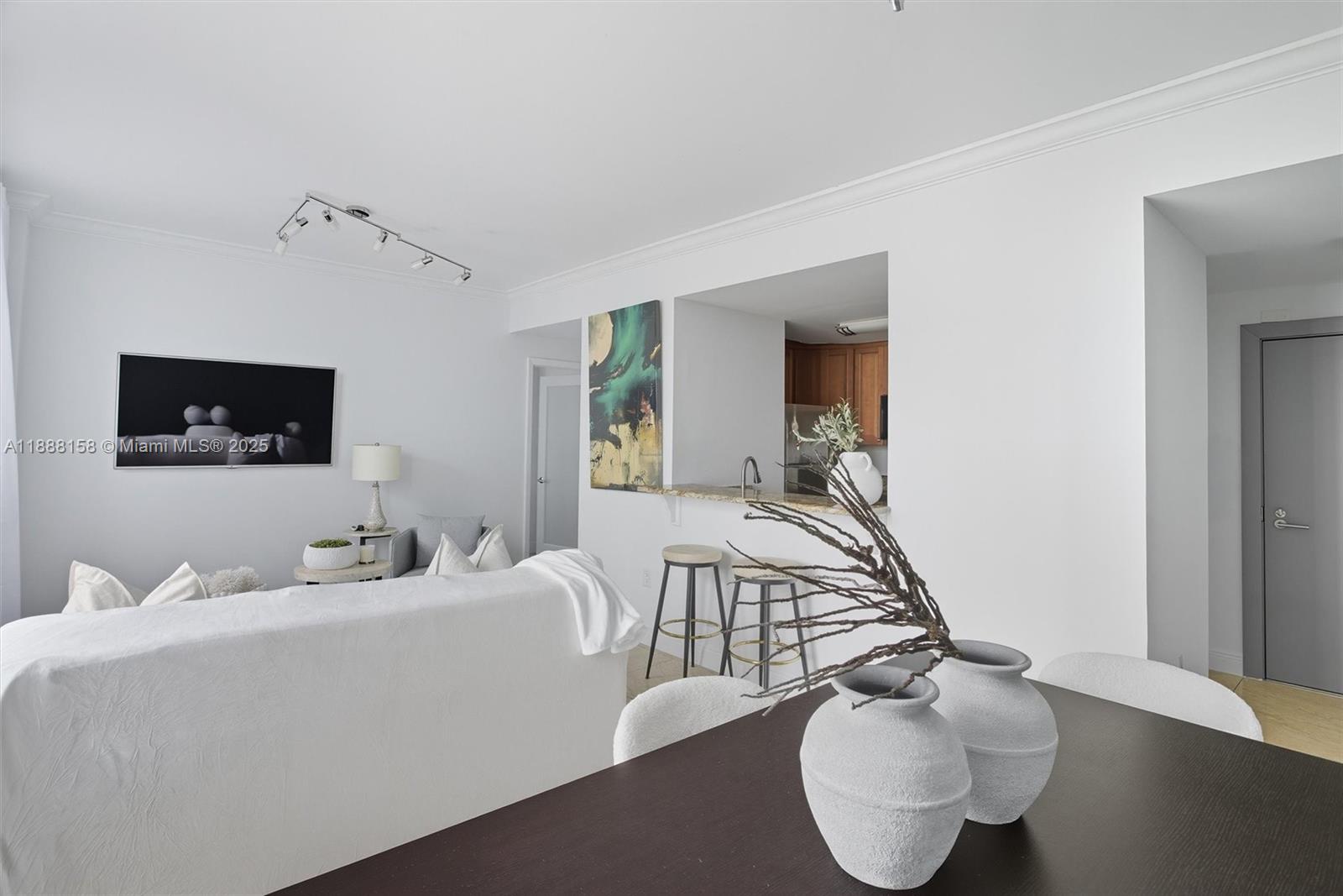 185 SE 14 Terr #1709, Miami FL 33131