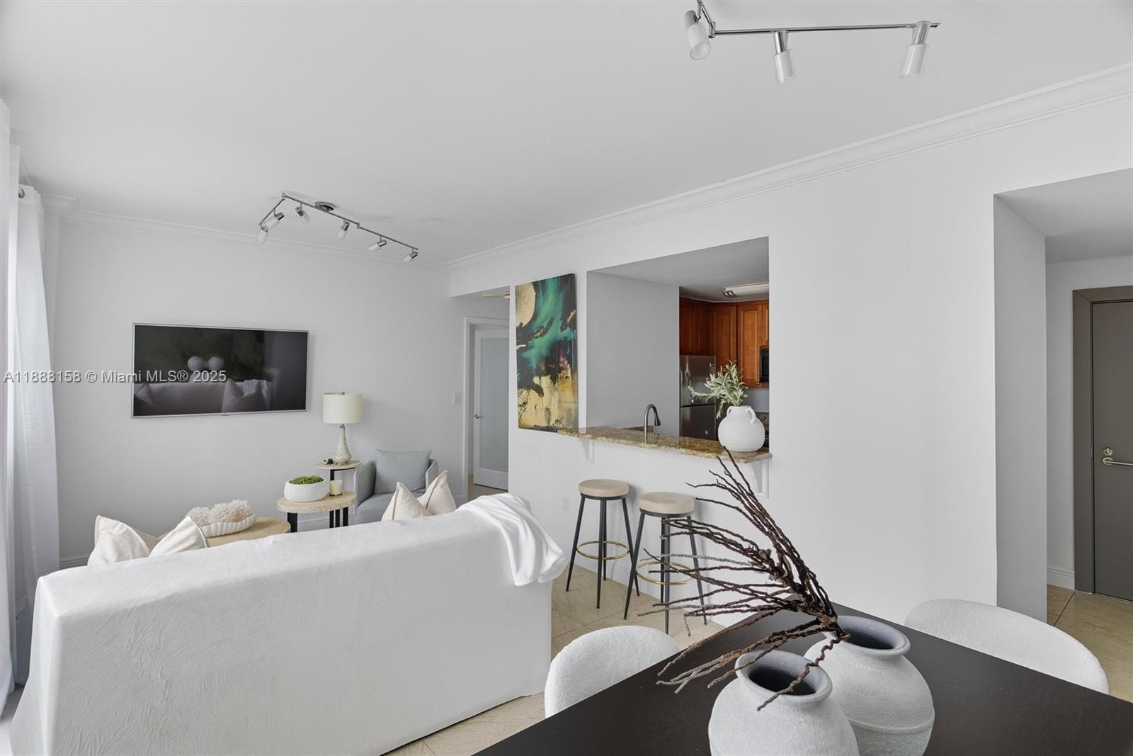 185 SE 14 Terr #1709, Miami FL 33131