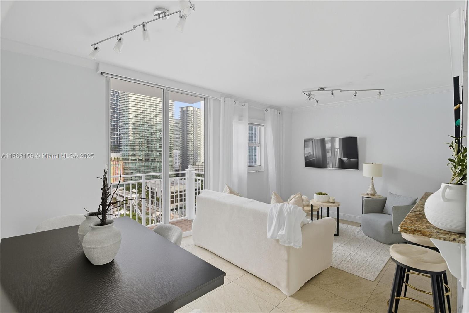 185 SE 14 Terr #1709, Miami FL 33131