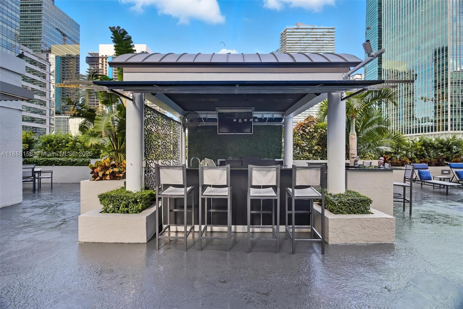 185 SE 14 Terr #1709, Miami FL 33131