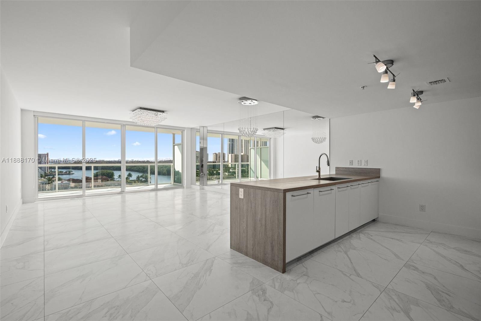 400 Sunny Isles Blvd #1005, Sunny Isles Beach FL 33160