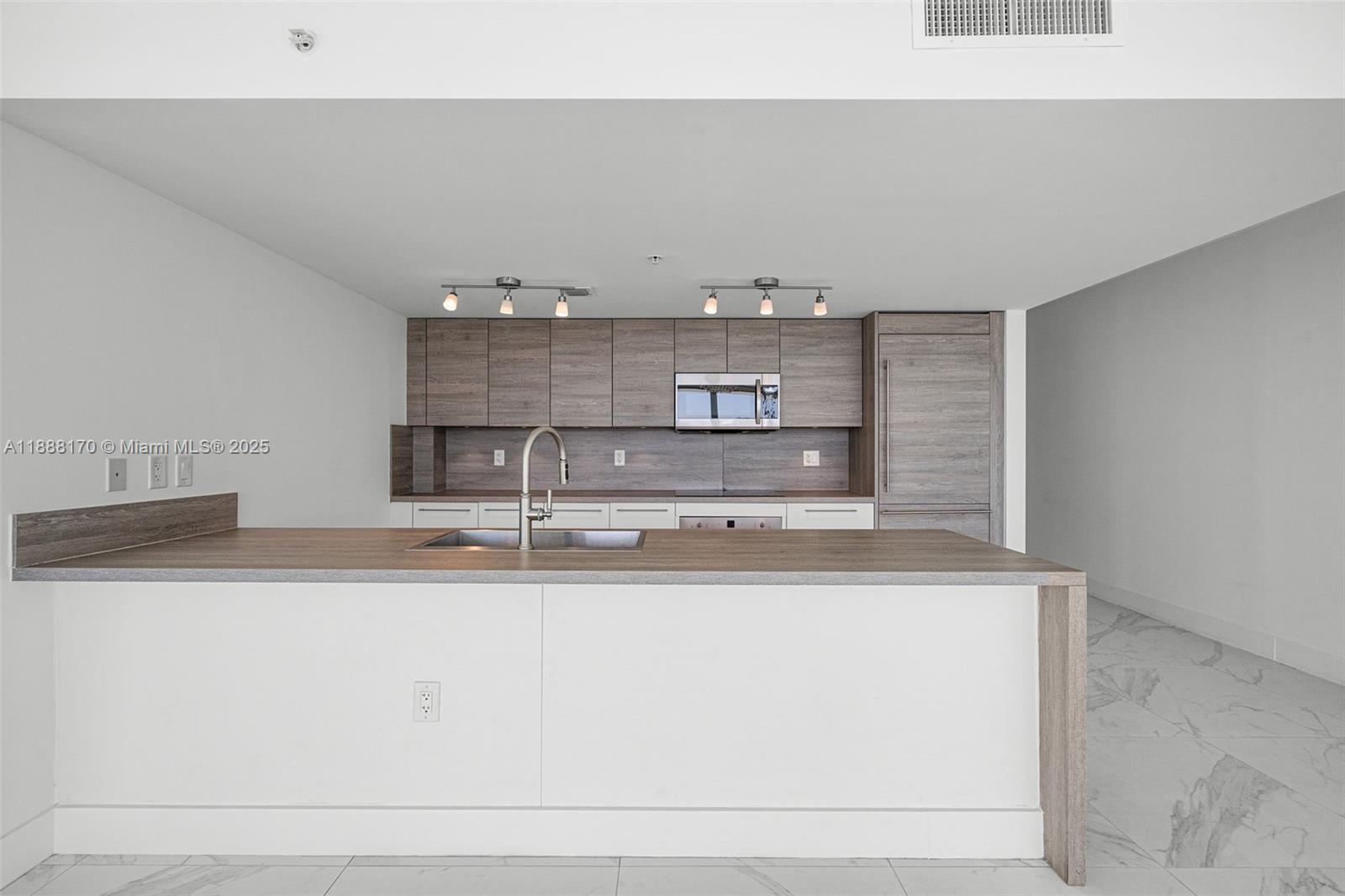 400 Sunny Isles Blvd #1005, Sunny Isles Beach FL 33160