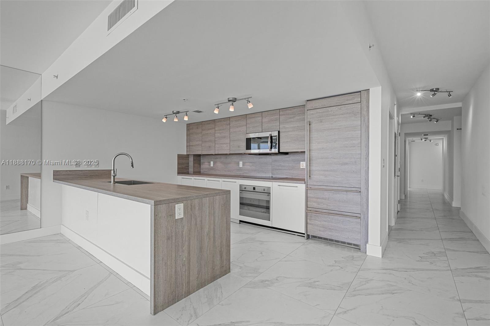 400 Sunny Isles Blvd #1005, Sunny Isles Beach FL 33160