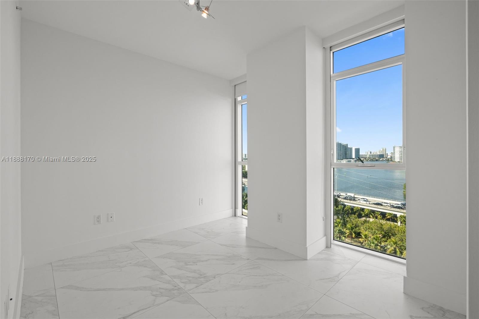 400 Sunny Isles Blvd #1005, Sunny Isles Beach FL 33160