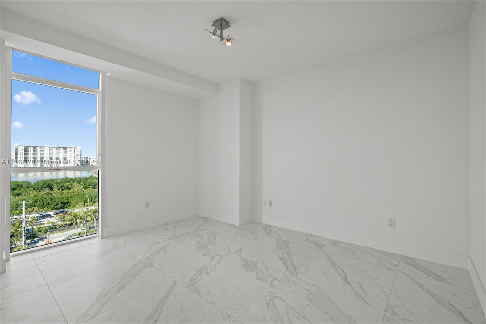 400 Sunny Isles Blvd #1005, Sunny Isles Beach FL 33160
