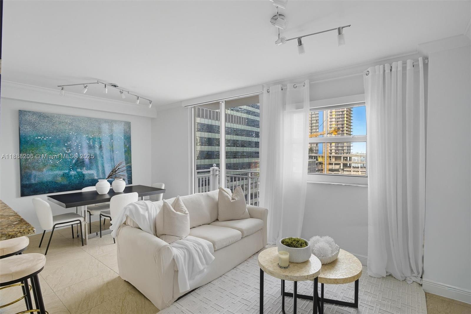185 SE 14 Ter #1709, Miami FL 33131