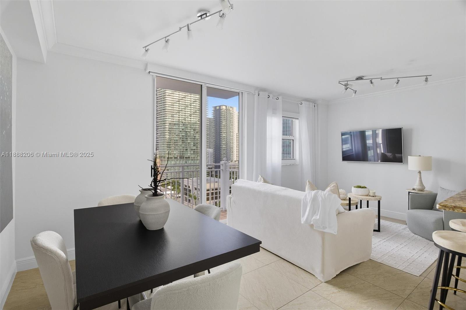 185 SE 14 Ter #1709, Miami FL 33131