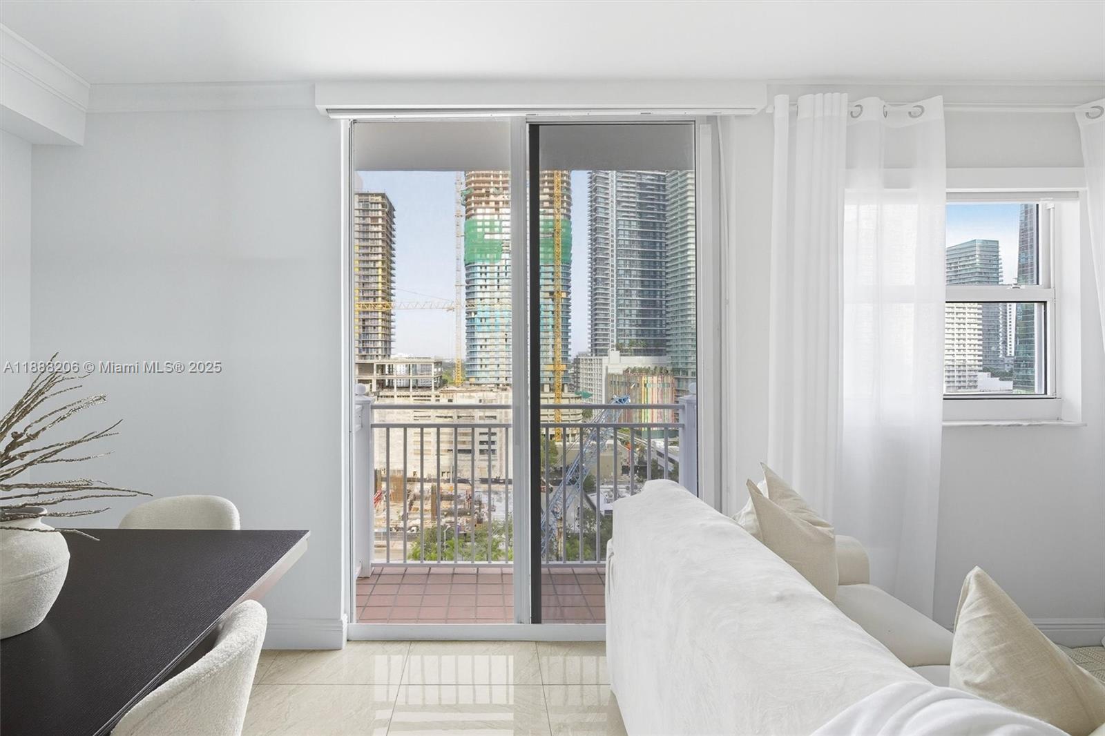 185 SE 14 Ter #1709, Miami FL 33131