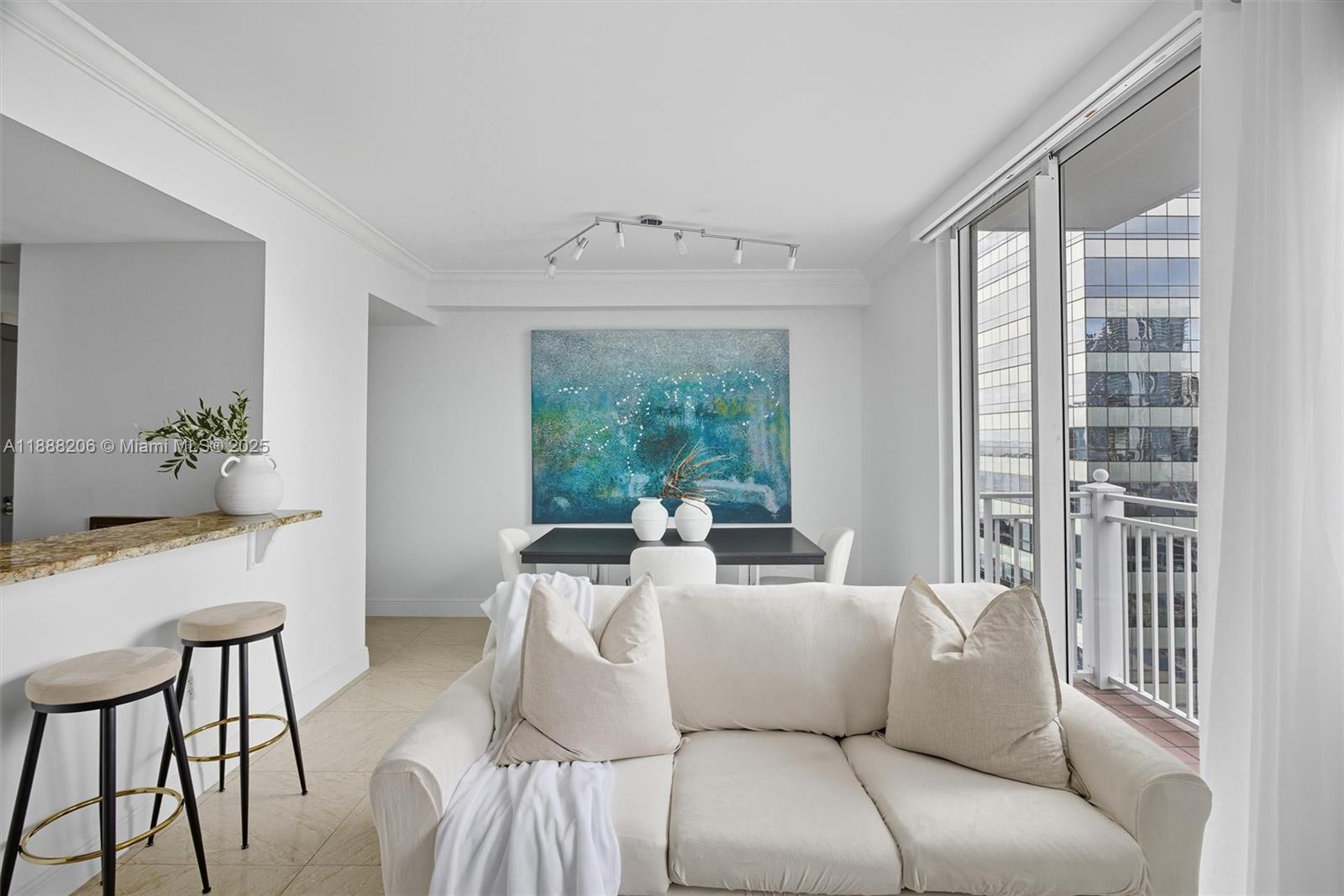 185 SE 14 Ter #1709, Miami FL 33131