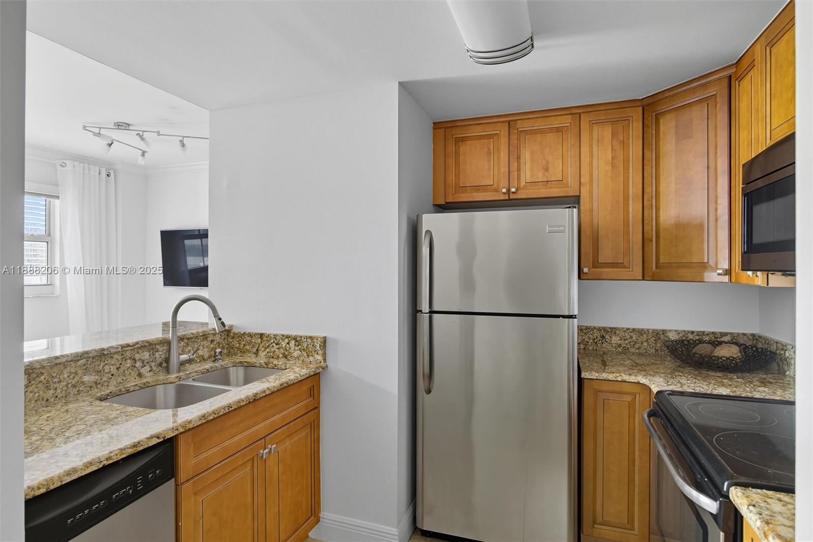 185 SE 14 Ter #1709, Miami FL 33131