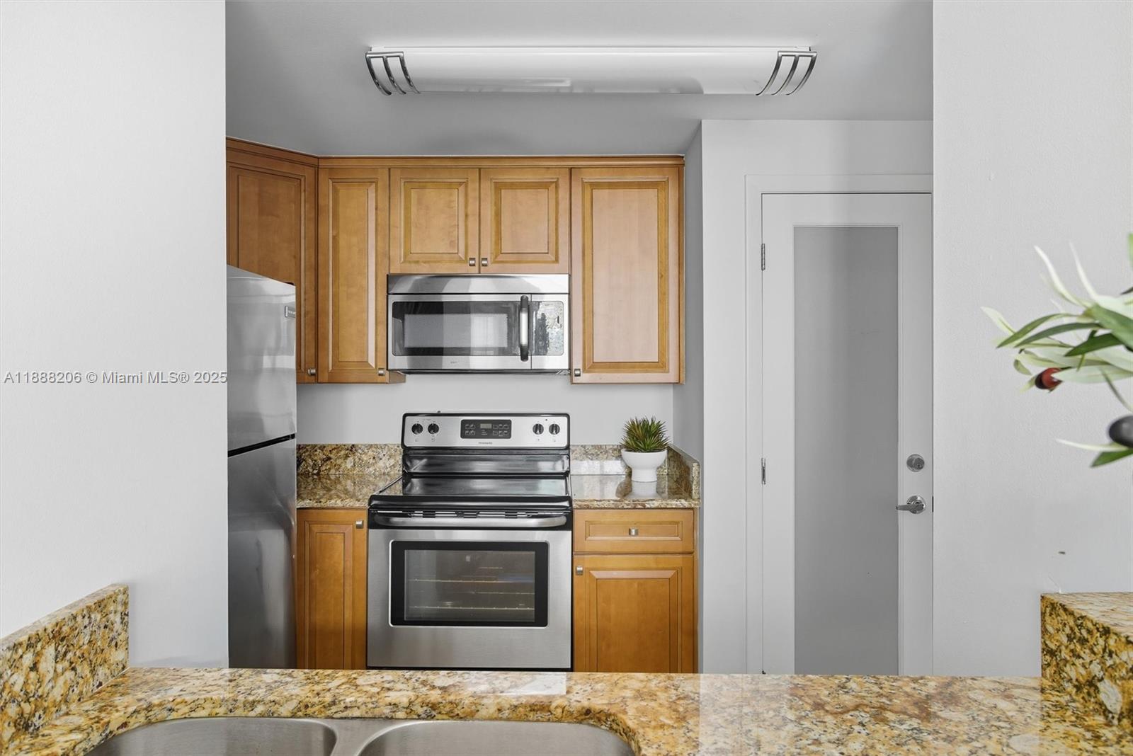 185 SE 14 Ter #1709, Miami FL 33131