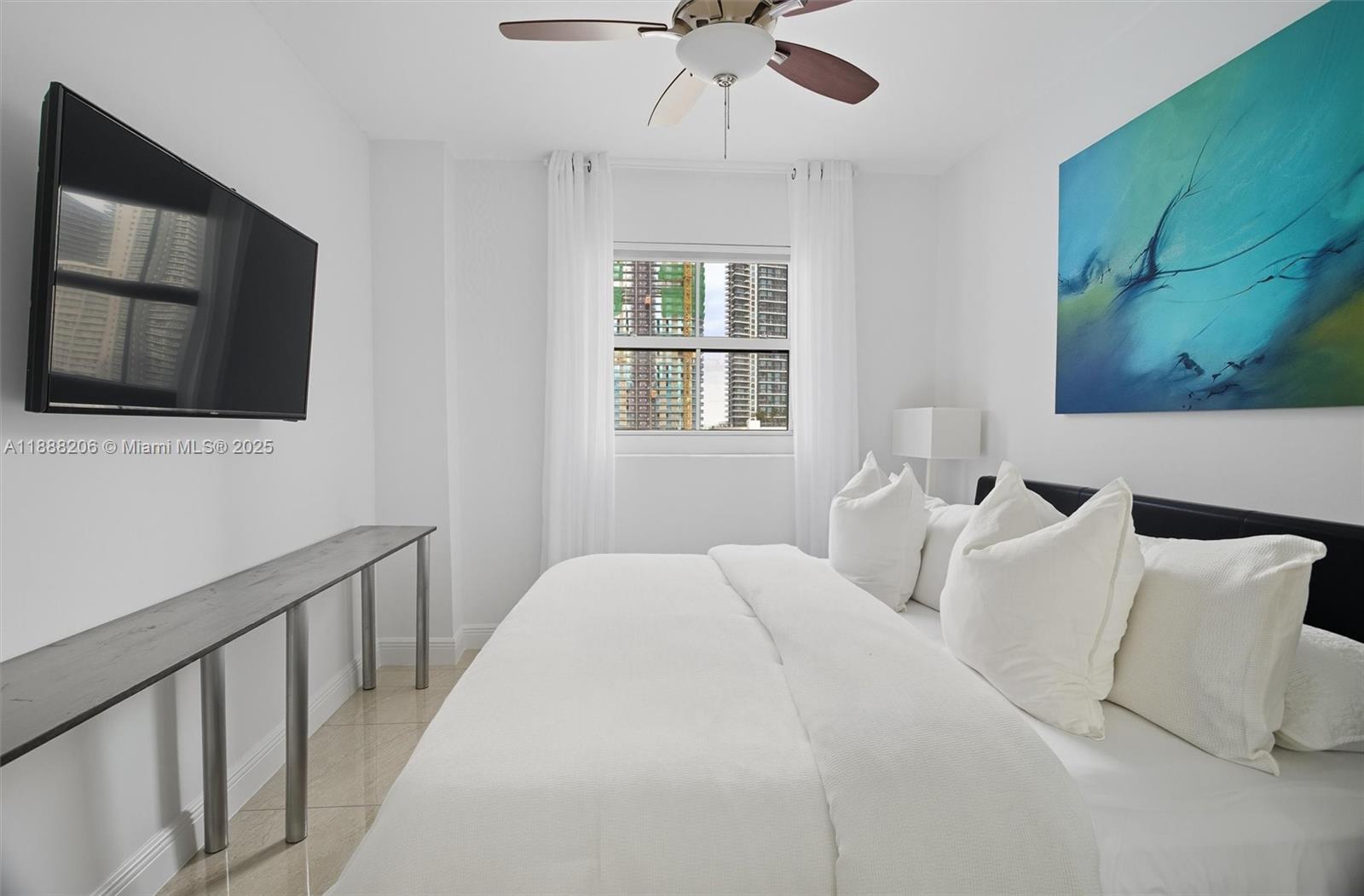 185 SE 14 Ter #1709, Miami FL 33131