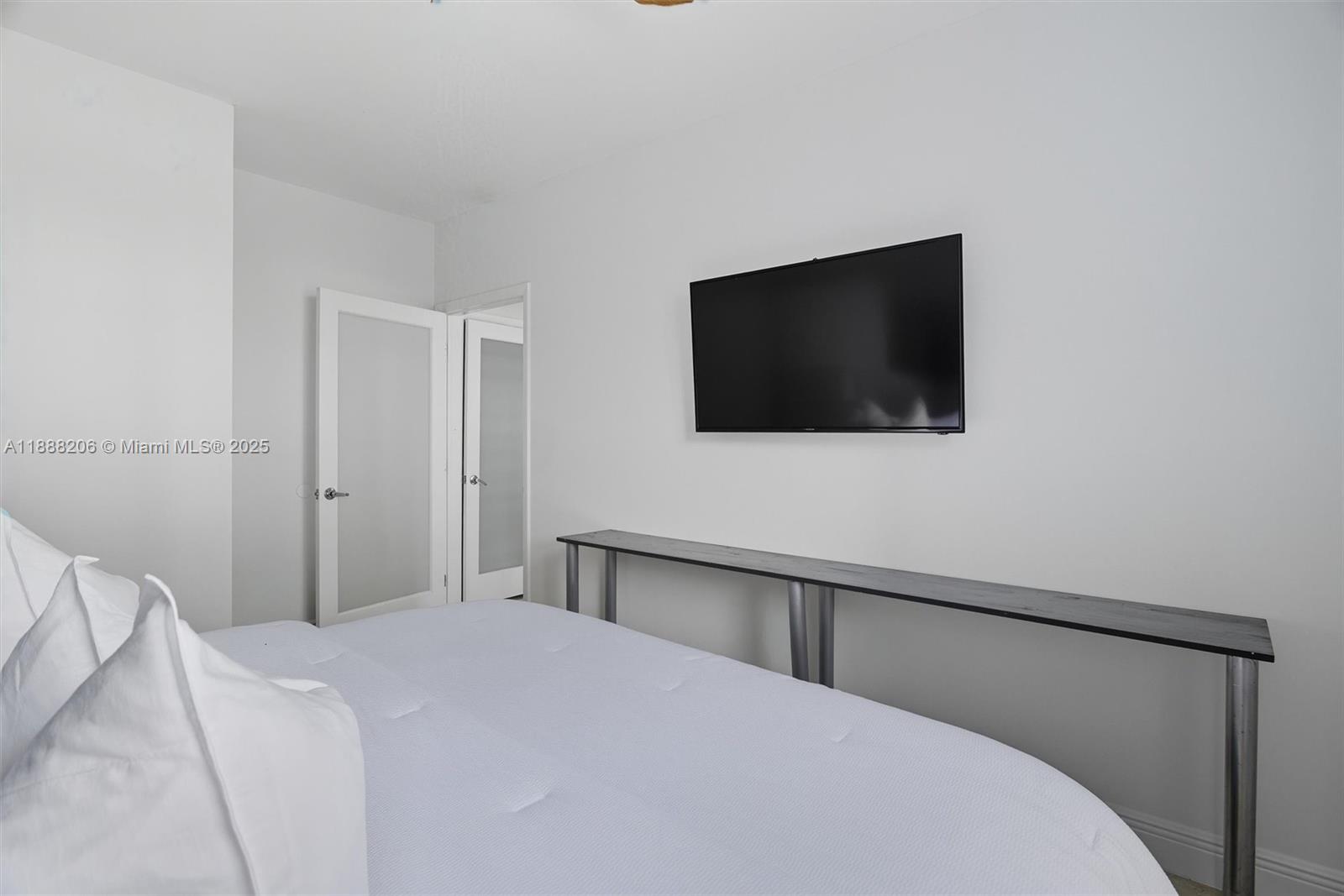 185 SE 14 Ter #1709, Miami FL 33131